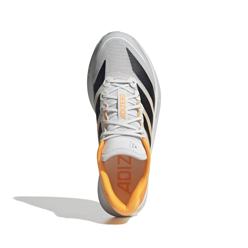 Vista superior de la Adidas Adizero Boston 13 naranja y blanco, detalle del empeine de malla y la lengüeta