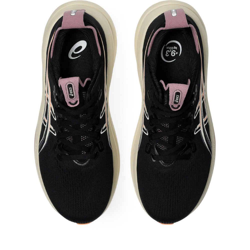 Par de zapatillas Asics Gel-Nimbus 28 mujer negra y beige visto desde arriba, detalle del empeine