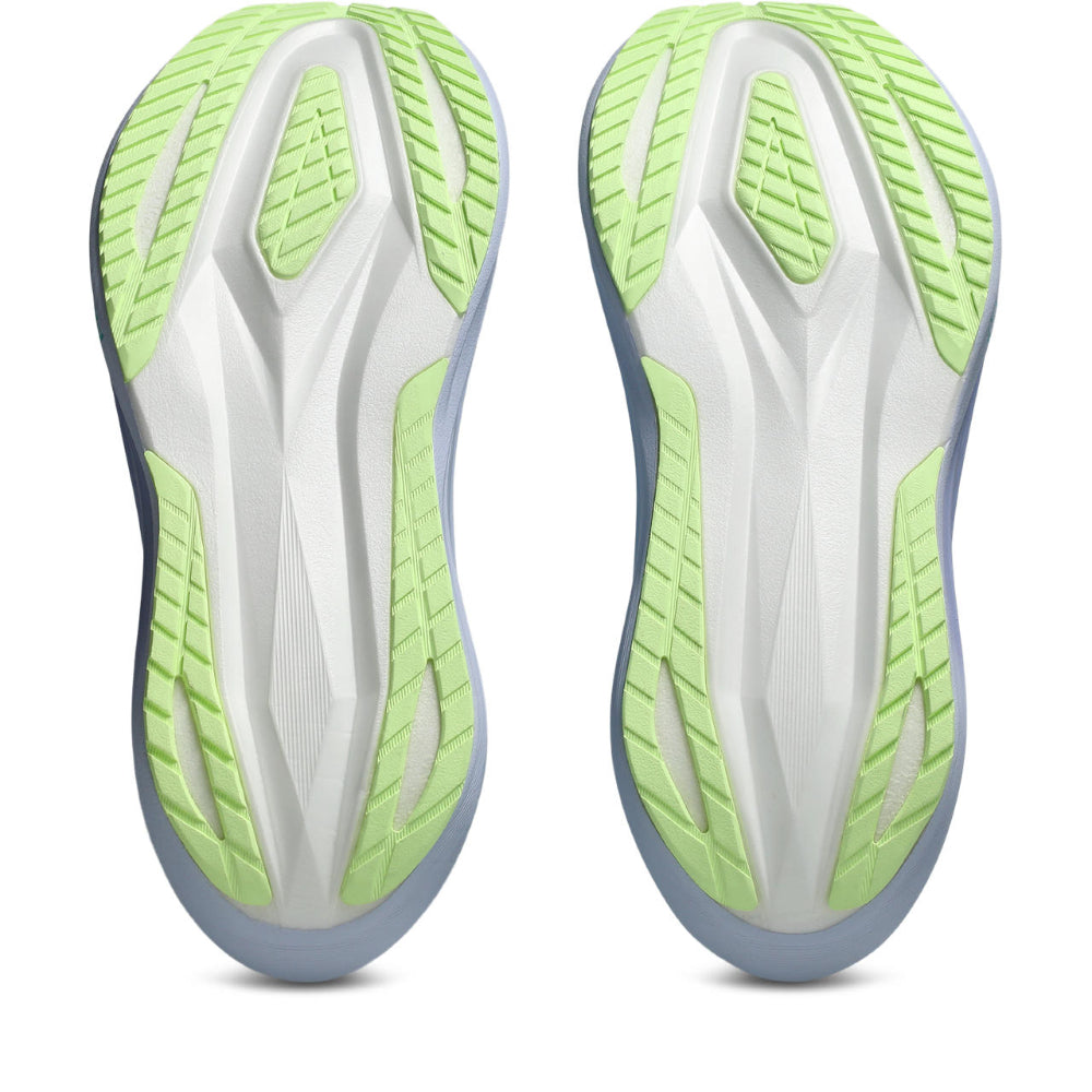 Suela de las zapatillas de running Asics Megablast turquesa lila, vista inferior del par con tacos verdes