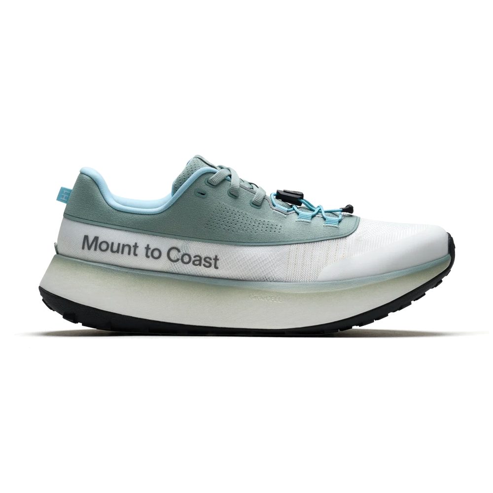 Zapatilla de trail running Mount to Coast H1 verde y azul, vista lateral exterior