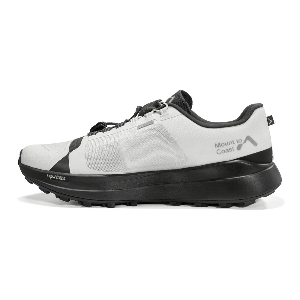 Zapatilla de trail running Mount to Coast T1 gris y negro, vista lateral interior con la mediasuela LightCELL