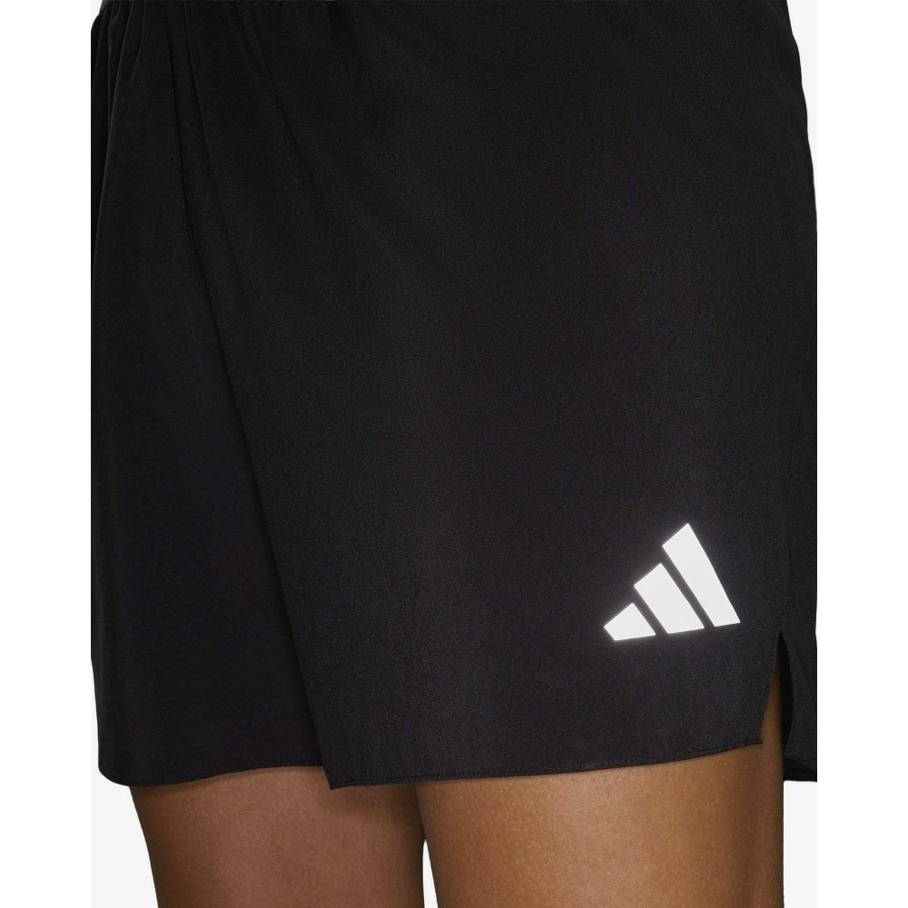 Logo reflectante de Adidas y abertura lateral del short de running Adidas adi365 Running Essentials 5 pulgadas negro
