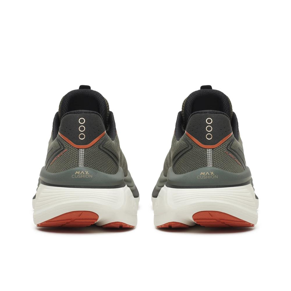 Saucony Hurricane 26