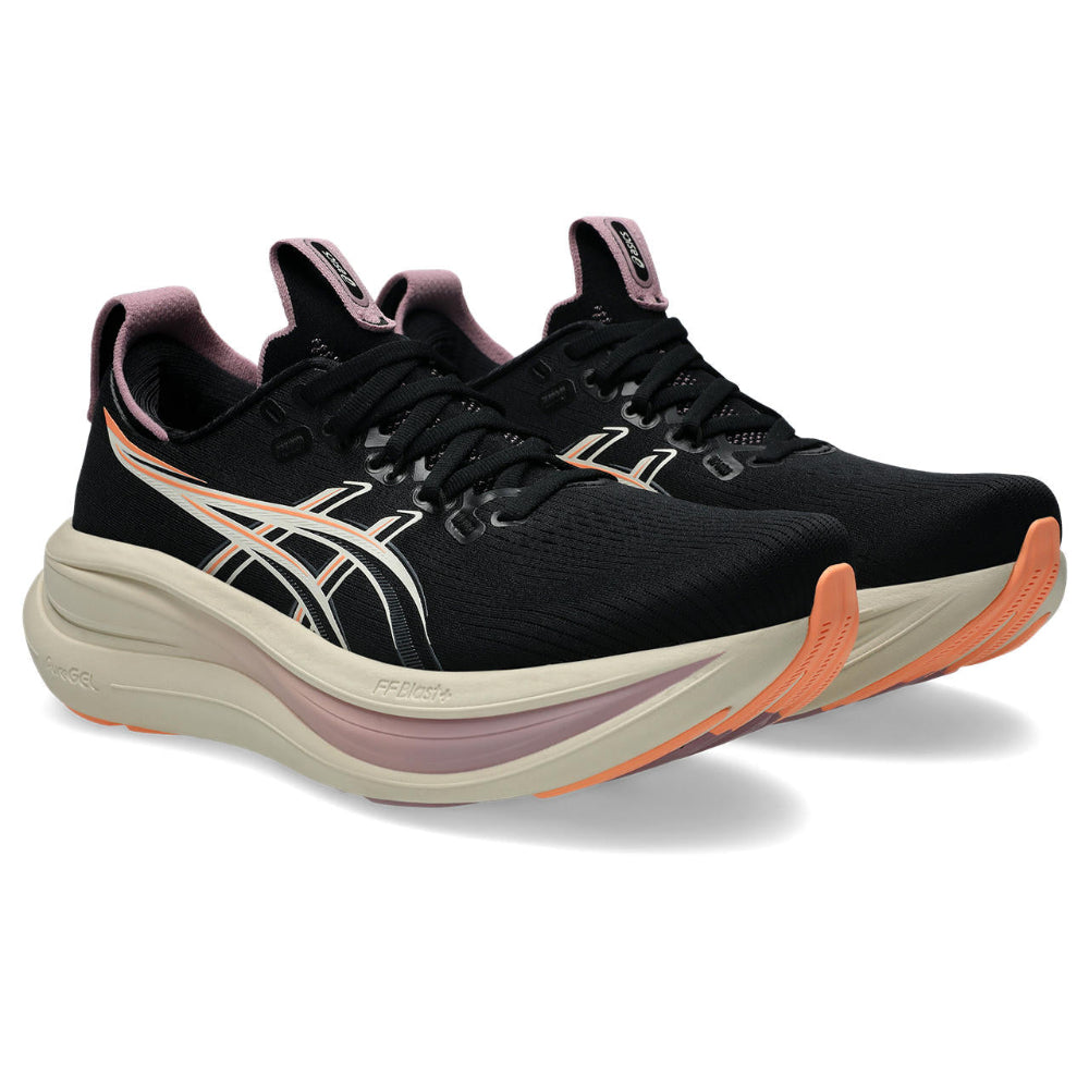 Par de zapatillas Asics Gel-Nimbus 28 mujer negra y beige, vista en ángulo frontal