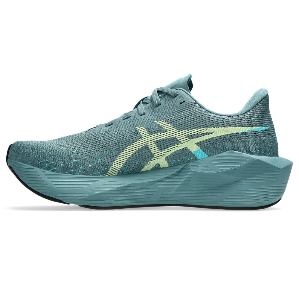 Zapatilla de running Asics Novablast 6 verde y lima, vista lateral interior