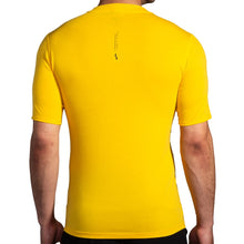 Cargar imagen en el visor de la galería, Brooks camiseta High Point Amarillo
