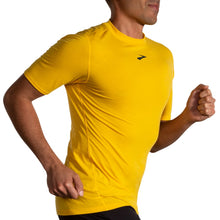 Cargar imagen en el visor de la galería, Brooks camiseta High Point Amarillo
