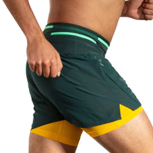 Cargar imagen en el visor de la galería, Brooks pantalones cortos High Point 5&quot; 2 en 1 2.0 Verde Amarillo
