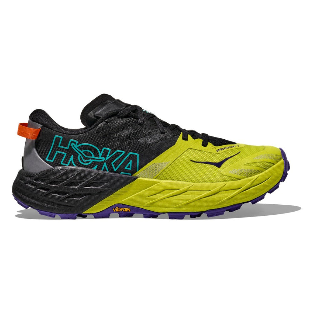 Zapatilla de trail running Hoka Speedgoat 7 negro y amarillo, perfil lateral con logo Hoka destacado