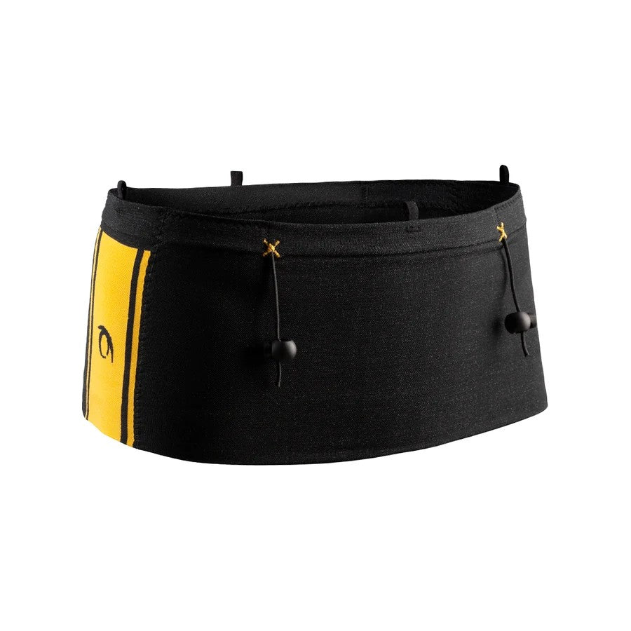 Cinturón porta objetos Lurbel Loop Three negro y amarillo, vista trasera con cordones elásticos para llevar los bastones