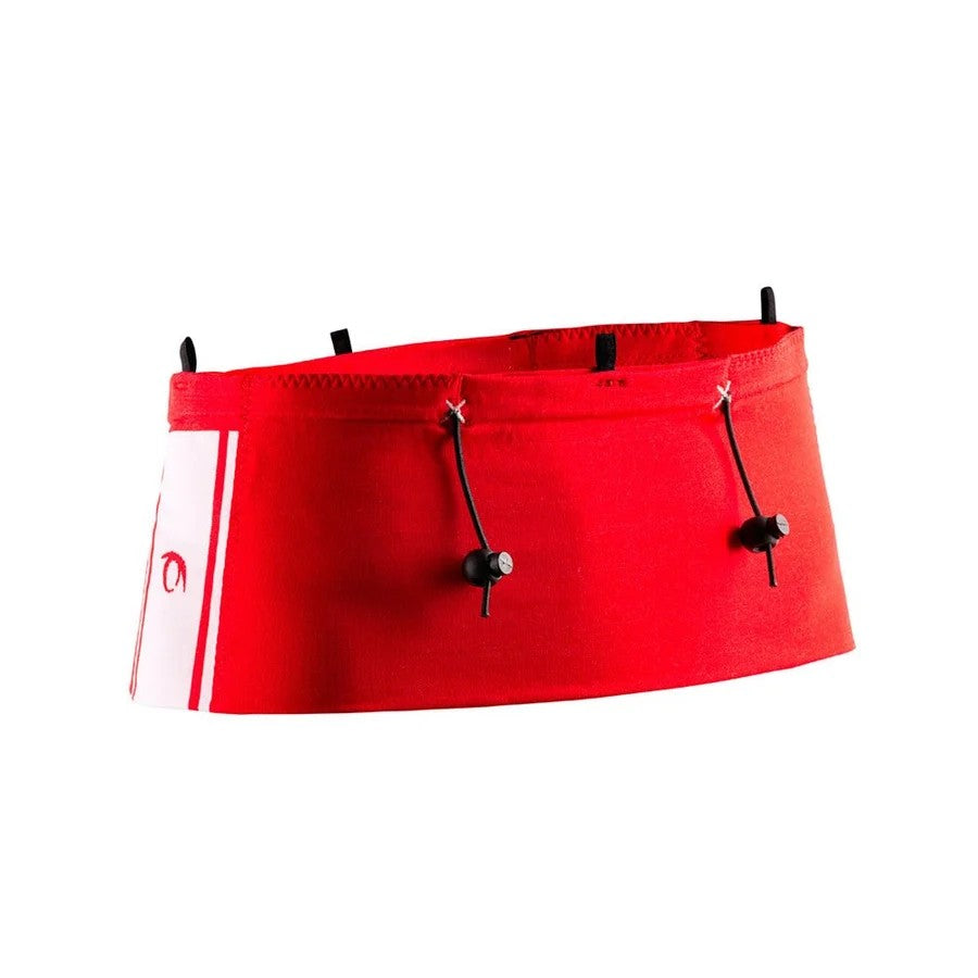 Cinturón porta objetos Lurbel Loop Three rojo, vista trasera con cordones elásticos para llevar los bastones