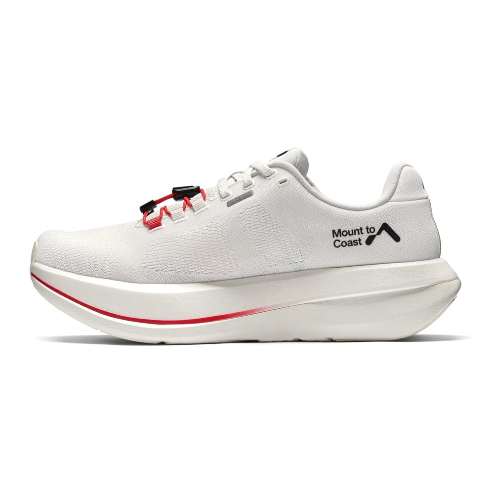 Zapatilla de running para asfalto Mount to Coast C1 blanco y rojo, vista lateral interior con la mediasuela de doble capa