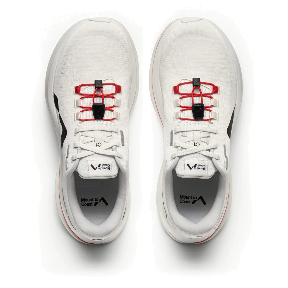 Par de zapatillas Mount to Coast C1 blanco y rojo visto desde arriba, detalle del upper y del sistema de cordones TUNEDFIT